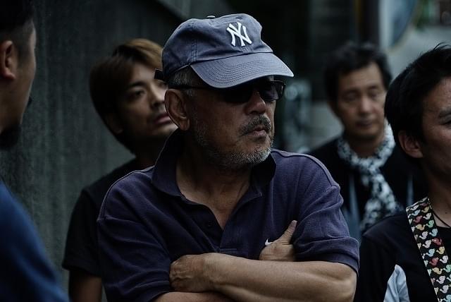 「寄る辺なき者たち」を描き続けてきた井筒和幸監督