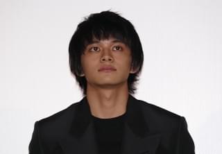 新田真剣佑＆北村匠海、W主演作公開に感無量 互いの労をねぎらう