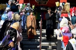 高畑充希＆菜々緒、“コスプレの聖地”名古屋・大須観音で、コスプレイヤーたちを質問攻め！