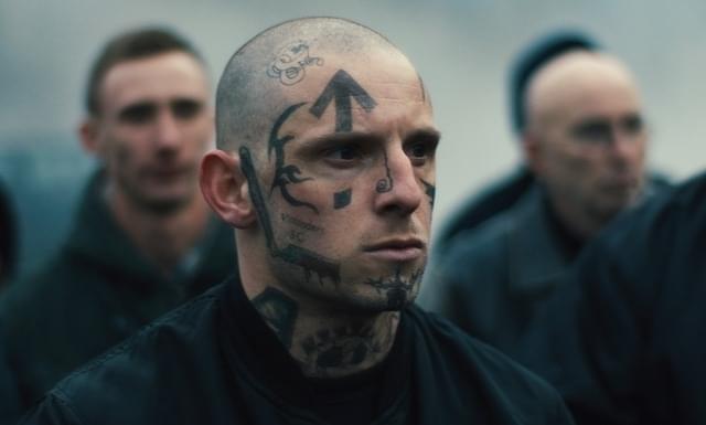 レイシストとして生きてきた若者の苦悩と贖罪 ジェイミー・ベル主演「SKIN」5月公開