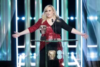 ブラピもホアキンも！ 英国アカデミー賞で人種差別批判＆自虐スピーチが続出