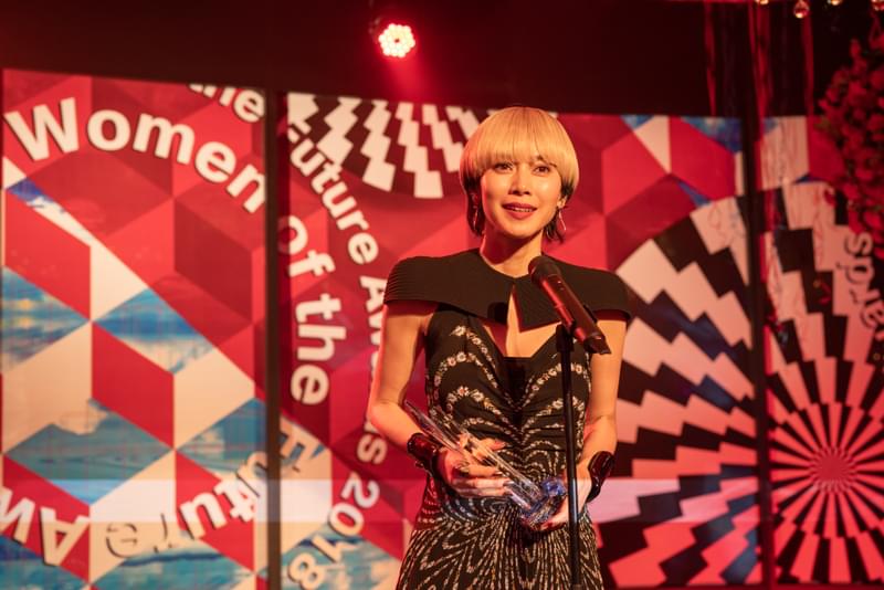 美しく輝く女性たち！ 眩しいパーティーシーンに期待が膨らむ 蜷川実花「FOLLOWERS」撮影現場に潜入