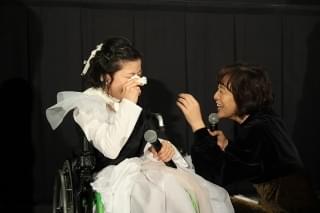 「37セカンズ」母娘を演じた佳山明＆神野三鈴が初日迎え涙