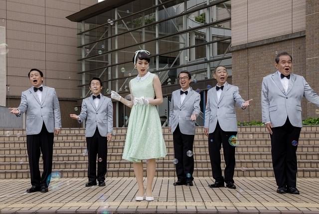 のんが昭和レトロなワンピースで歌い踊る！「星屑の町」オリジナル楽曲の歌唱シーン入手