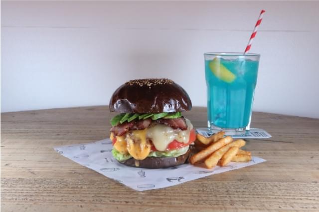 SPECIAL BLACK BURGER ＆ BLUE SKY LEMON SODA