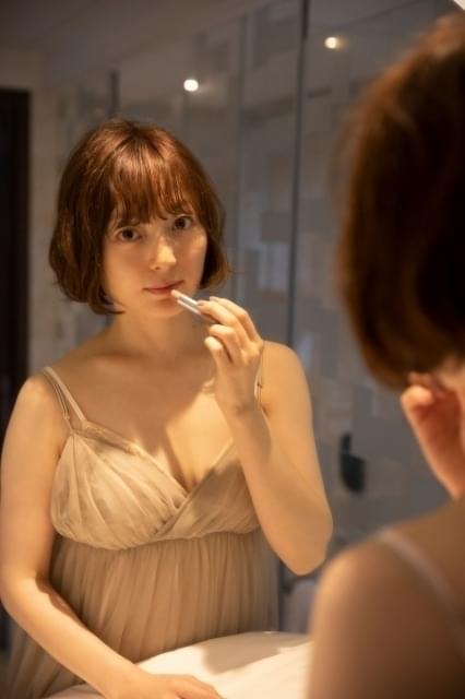 花澤香菜の新作写真集「How to go？」3月16日発売