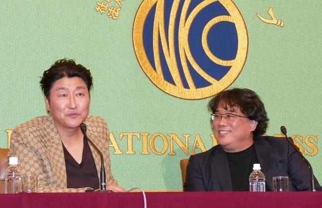 「パラサイト」ポン・ジュノ監督、歴史的快挙も真摯な姿勢 “聖地巡礼”には陳謝
