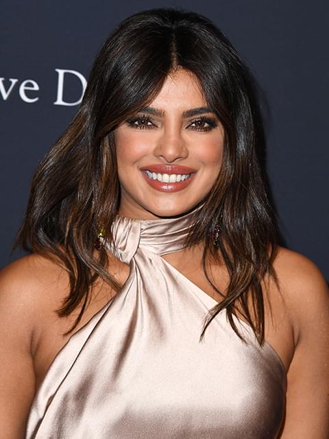 プリヤンカー・チョープラー、ラジニーシ教団のテロリスト役でバリー・レビンソン監督作に主演