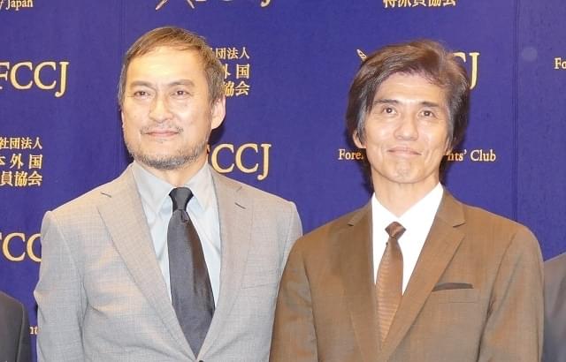 会見した佐藤浩市と渡辺謙