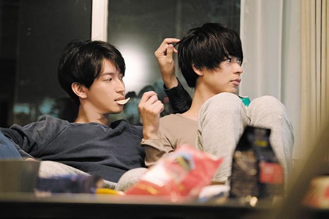 大倉忠義×成田凌 “恋人感満載”のくつろぎツーショットが公開！