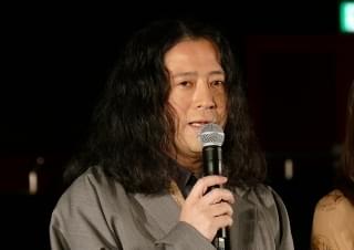 山崎賢人主演「劇場」、無観客の劇場で完成報告 ポン・ジュノ監督から祝福コメントも