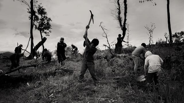 「白骨街道」 (C)E.x.N K.K.