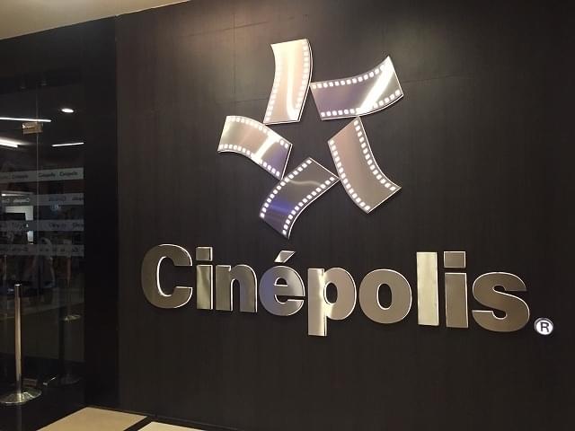 コルカタ市内のショッピングモール内のシネコン