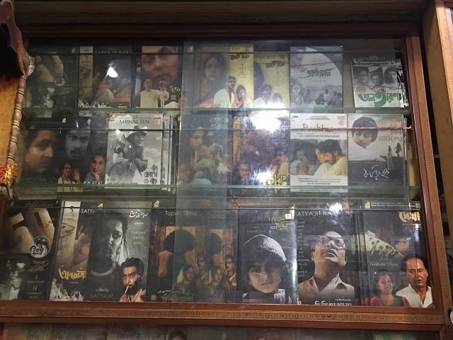 市内のDVD店にはサタジット・レイの作品がずらり