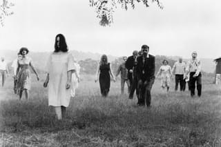 【「ナイト・オブ・ザ・リビング・デッド ゾンビの誕生」評論】史上初の人肉食い描写にとどまらない、深い示唆に富んだゾンビ映画の原点