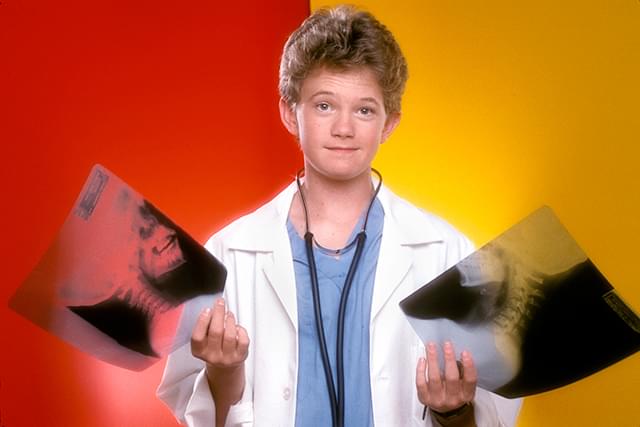 リメイク版ではハワイを舞台に主人公はアジア系少女に