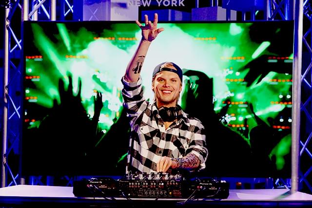 死因は遺族によって自殺と明かされている