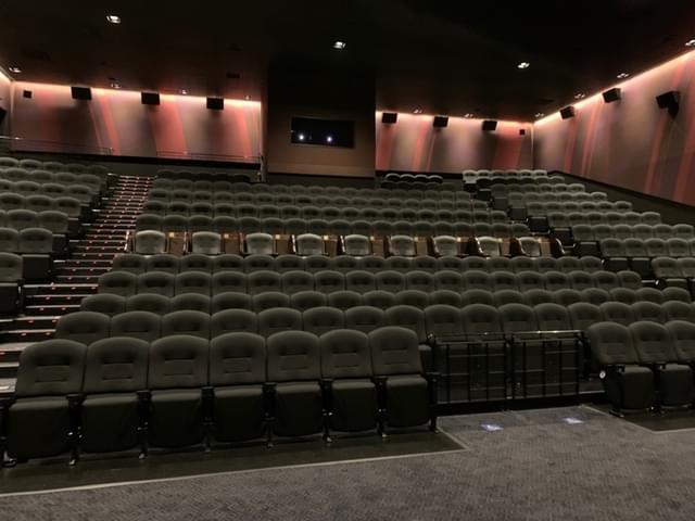 メインスクリーンのひとつ、6番シアター