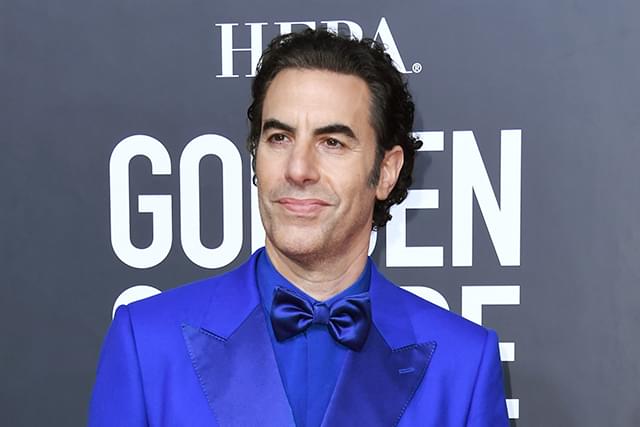 サシャ・バロン・コーエン、極右集会に潜入しドッキリ敢行