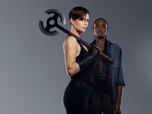 (左から)シャーリーズ・セロン、キキ・レイン