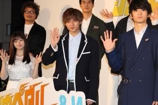 永瀬廉が秋葉原に“チャリで来た”！伊藤健太郎＆坂東龍汰と一緒に「恋みくじ、引きました」