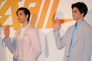 永瀬廉が秋葉原に“チャリで来た”！伊藤健太郎＆坂東龍汰と一緒に「恋みくじ、引きました」