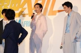 永瀬廉が秋葉原に“チャリで来た”！伊藤健太郎＆坂東龍汰と一緒に「恋みくじ、引きました」