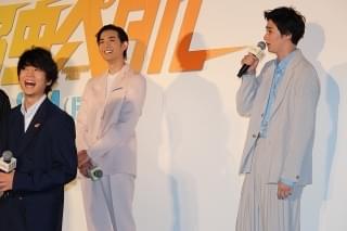 永瀬廉が秋葉原に“チャリで来た”！伊藤健太郎＆坂東龍汰と一緒に「恋みくじ、引きました」