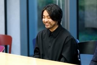 【山田孝之×國村隼インタビュー】“普通の人”の役が、一番難しい 義理の親子演じた「ステップ」を語る