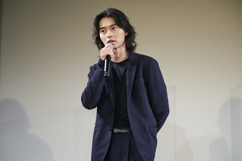 山崎賢人＆行定勲監督「劇場」封切りに感無量 松岡茉優からビデオメッセージも