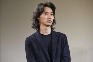 山崎賢人＆行定勲監督「劇場」封切りに感無量 松岡茉優からビデオメッセージも