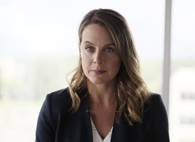 緊急衛生研究所所長を演じたフランス系カナダ人女優ジュリー・ルブレトン