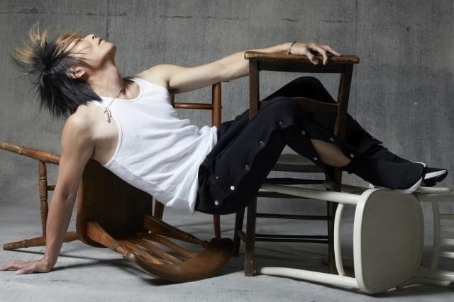 レスリー・キーの撮り下ろし連載、今回は谷山紀章!