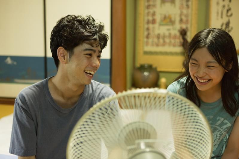 村上虹郎と芋生悠が明かす、映画館で映画を見る理由