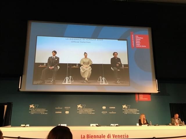 日本からZoomで会見に応じた