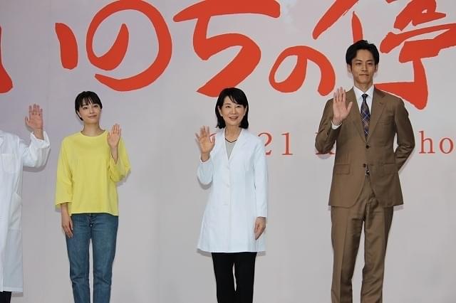 東映東京撮影所で会見を行った