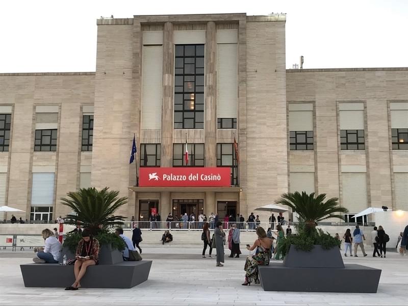 コロナ禍での運営が注目されたベネチア映画祭、穏やかなムードでコンペ上映終了 黒沢清作品も高評価