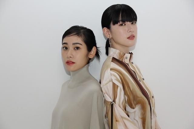 インタビューに応じた三吉彩花（右）＆阿部純子