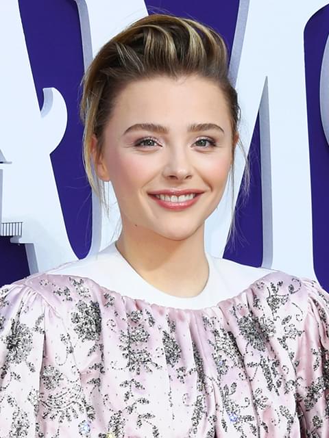 クロエ・グレース・モレッツ、AIとの戦争下で奮闘する妊婦に モデルは監督の母親