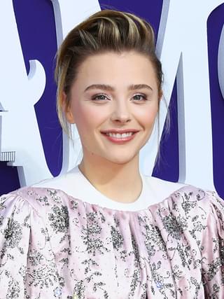 クロエ・グレース・モレッツ、AIとの戦争下で奮闘する妊婦に モデルは監督の母親