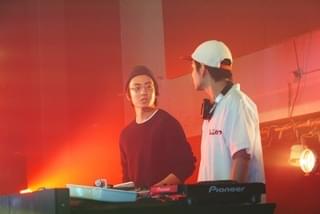 北村匠海、ノリノリのDJ姿を披露！ 親友・伊藤健太郎は久々の競演に「新鮮です」