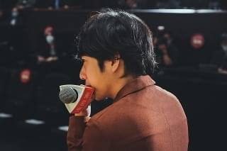 真剣な二宮和也を至近距離からとらえた貴重なカットも！ 「浅田家！」舞台裏ショット5点公開