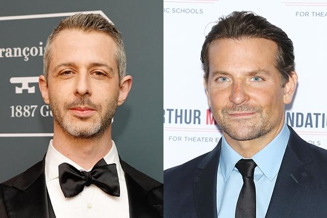 ブラッドリー・クーパー（右）とジェレミー・ストロング