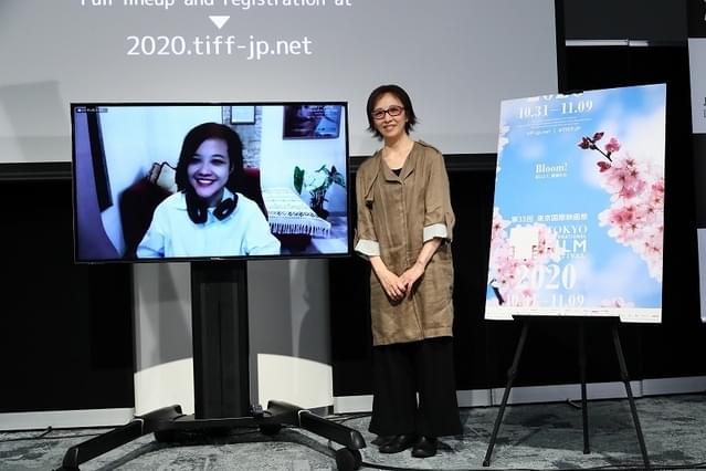 モーリー・スリヤ監督（左）とヤン・ヨンヒ監督