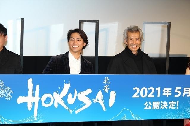 柳楽優弥、北斎が「鬼滅の刃」に与えた影響に驚き 田中泯は「北斎に喜んでほしい」と願いこめる