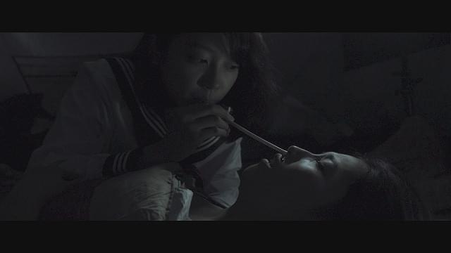 セーラー服の幽霊がストローで鼻血を吸う…「海の底からモナムール」衝撃シーンおさめた予告編