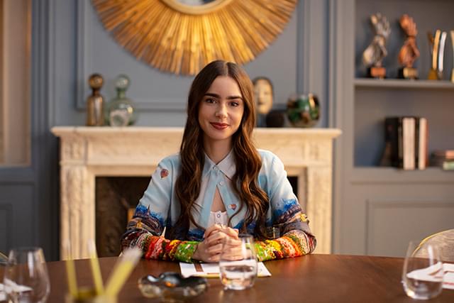 「エミリー、パリへ行く」の一場面