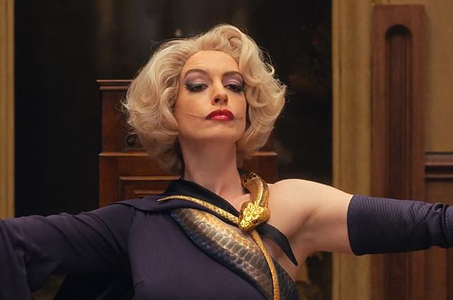 アン・ハサウェイ、唾吐きながらガミガミも「楽しい」 魔女役のこだわりと思い出語る