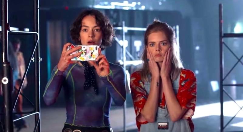 「ビルとテッド」新作の娘コンビに注目 キアヌそっくり＆「マトリックス」俳優の実の姪