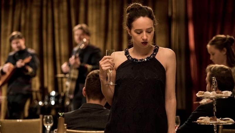 脚本家の仕事は女優業にどう作用する？ ゾーイ・カザンの場合「より正確に言葉を伝えたくなる」